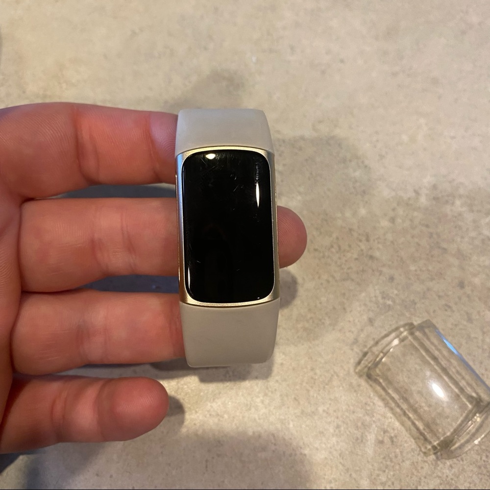 Fitbit Charge 5 Gold with Charger